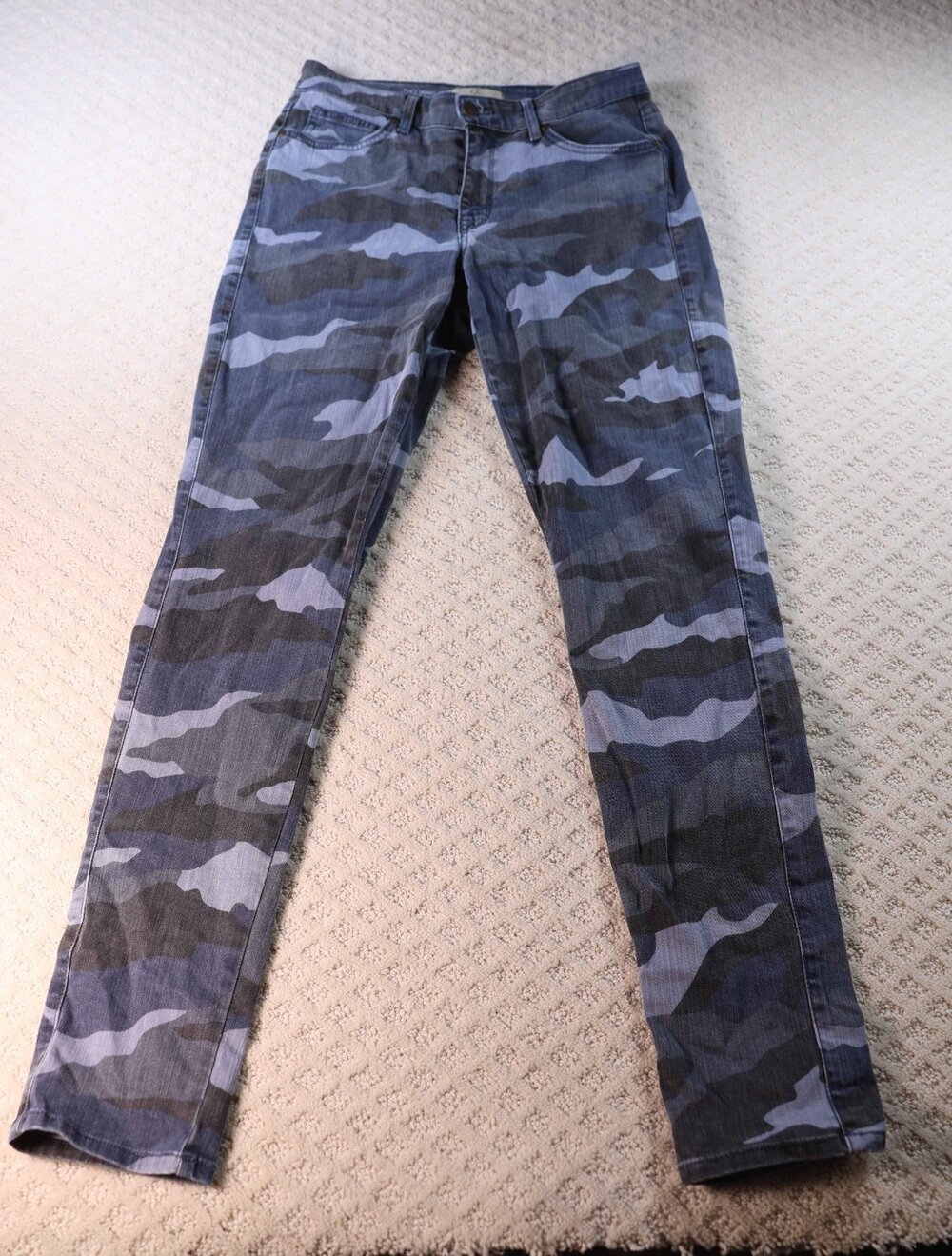 CJ by Cookie Johnson Peace Skinny Jeans Women's Blue Camo Camouflage USA Size 29